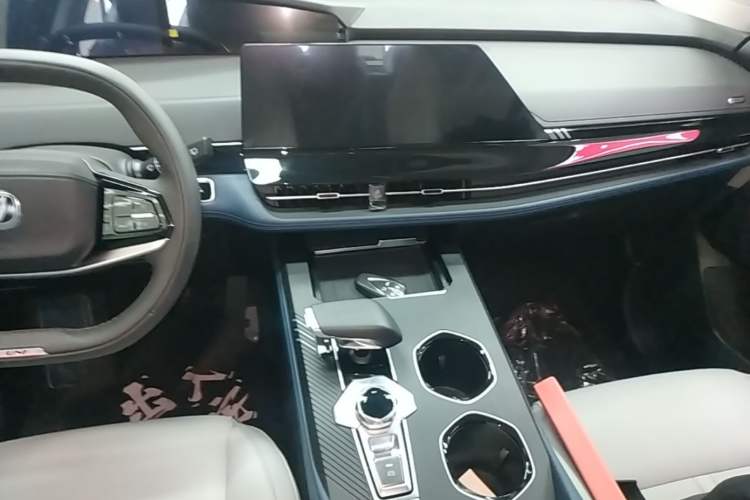 Used CHANGAN UNI-K iDD 2023 Zhidian iDD 1.5T 135km Smart & Fun Model Audio And AC Panel