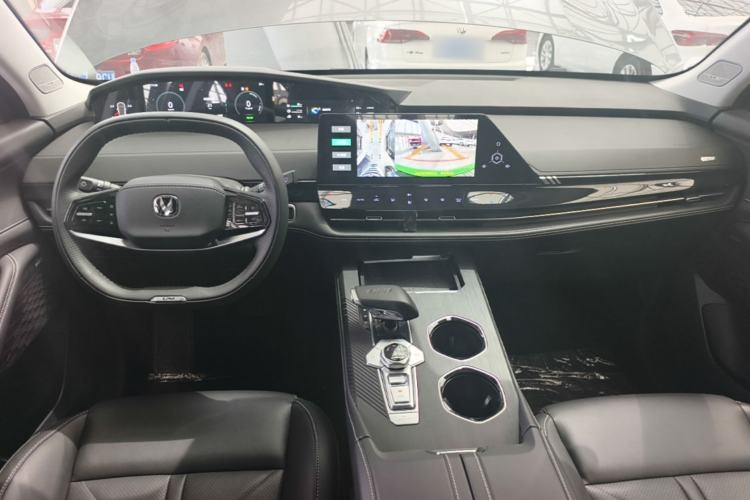 Used CHANGAN UNI-K iDD 2023 Zhidian iDD 1.5T 135km Smart & Fun Model Center Console