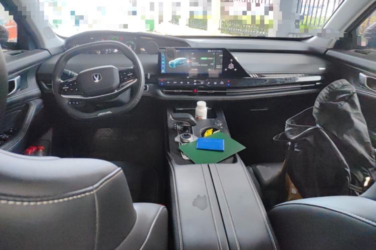 Used CHANGAN UNI-K iDD 2023 Zhidian iDD 1.5T 135km Smart & Fun Model Center Console