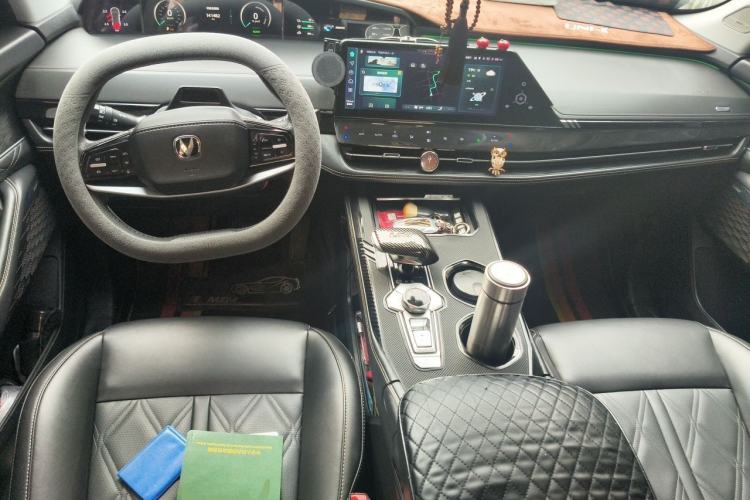 Used CHANGAN UNI-K iDD 2023 Smart Electric iDD 1.5T 135km Smart Leading Model Center Console