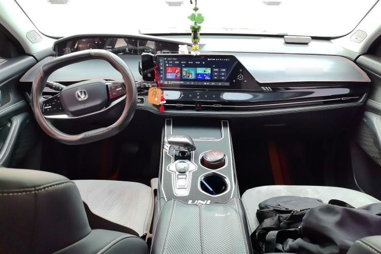 Used CHANGAN UNI-K iDD 2023 Zhidian iDD 1.5T 135km Smart & Fun Model Center Console