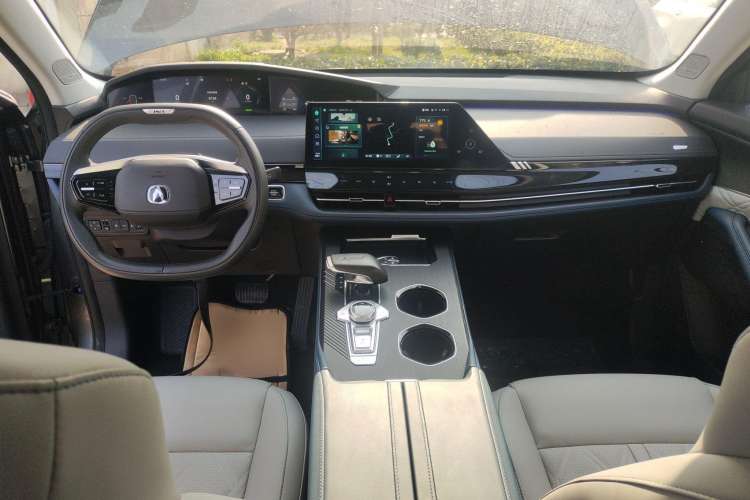 Used CHANGAN UNI-K iDD 2023 Smart Electric iDD 1.5T 135km Smart Leading Model Center Console
