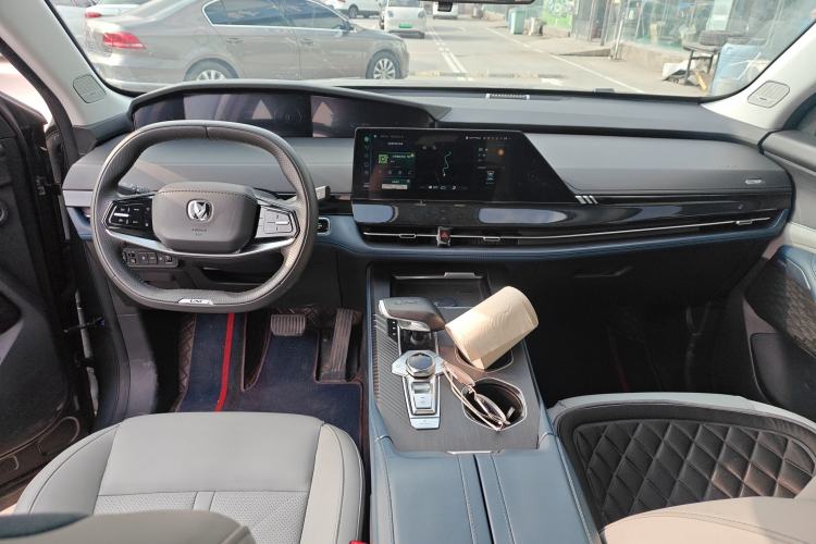 Used CHANGAN UNI-K iDD 2023 Zhidian iDD 1.5T 135km Smart & Fun Model Center Console