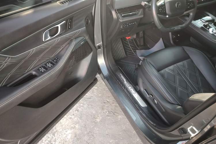 Used CHANGAN UNI-K iDD 2023 Smart Electric iDD 1.5T 135km Smart Leading Model Driver Seat