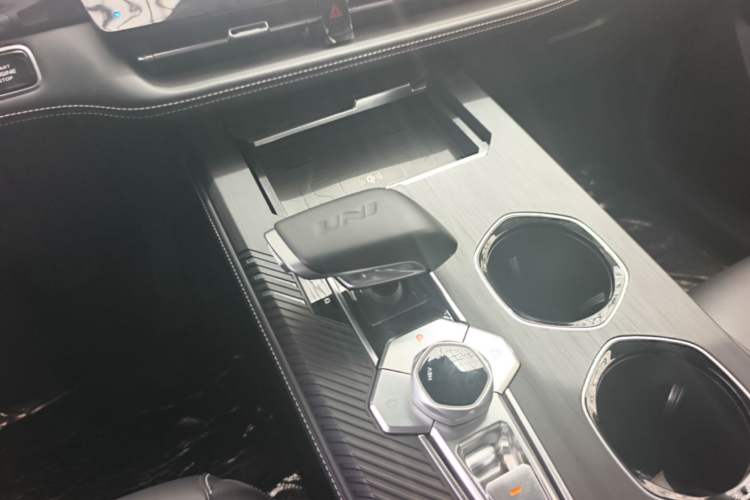 Used CHANGAN UNI-K iDD 2023 Zhidian iDD 1.5T 135km Smart & Fun Model Gear Lever