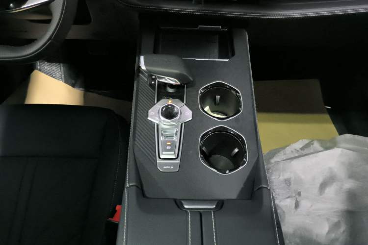 Used CHANGAN UNI-K iDD 2023 Zhidian iDD 1.5T 135km Smart & Fun Model Gear Lever