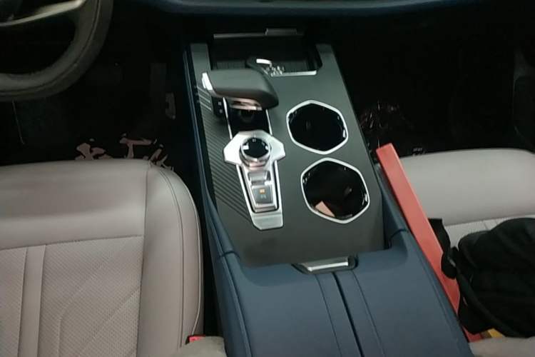 Used CHANGAN UNI-K iDD 2023 Zhidian iDD 1.5T 135km Smart & Fun Model Gear Lever