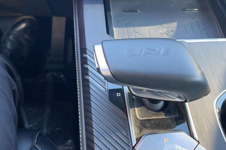 Used CHANGAN UNI-K iDD 2023 Zhidian iDD 1.5T 135km Smart & Fun Model Gear Lever