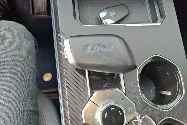 Used CHANGAN UNI-K iDD 2023 Zhidian iDD 1.5T 135km Smart & Fun Model Gear Lever