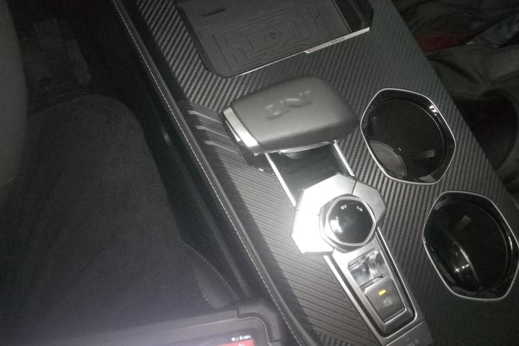 Used CHANGAN UNI-K iDD 2023 Zhidian iDD 1.5T 135km Smart & Fun Model Gear Lever