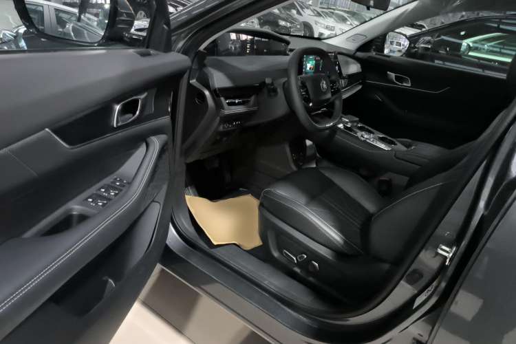 Used CHANGAN UNI-K iDD 2023 Zhidian iDD 1.5T 135km Smart & Fun Model Interior 2