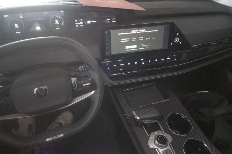 Used CHANGAN UNI-K iDD 2023 Zhidian iDD 1.5T 135km Smart & Fun Model Interior 2
