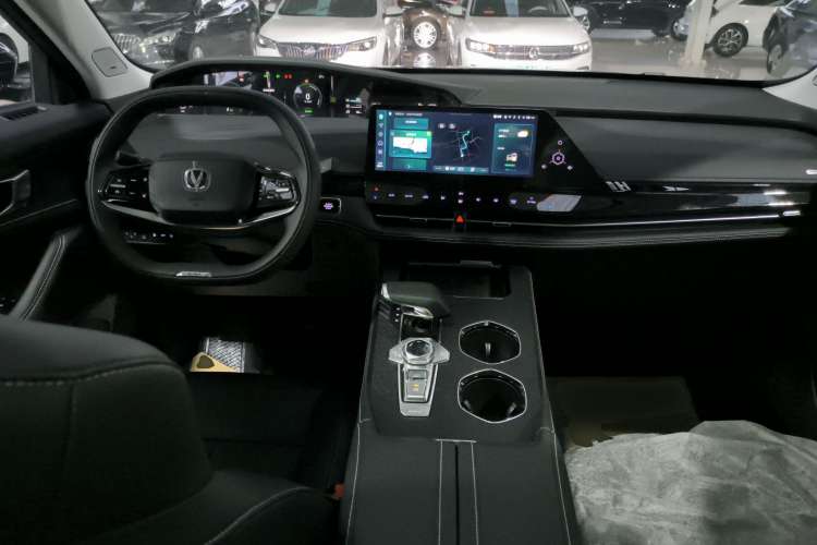 Used CHANGAN UNI-K iDD 2023 Zhidian iDD 1.5T 135km Smart & Fun Model Interior 3