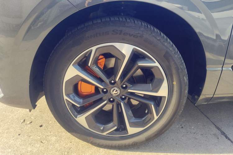 Used CHANGAN UNI-K iDD 2023 Smart Electric iDD 1.5T 135km Smart Leading Model Left Front Wheel Hub