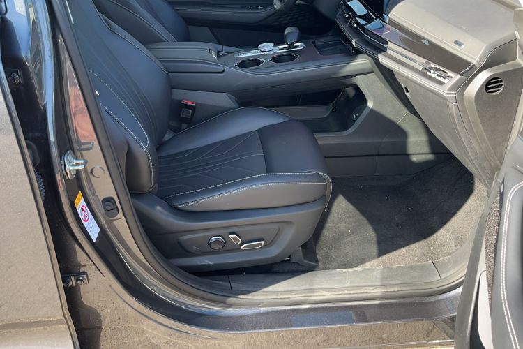 Used CHANGAN UNI-K iDD 2023 Zhidian iDD 1.5T 135km Smart & Fun Model Right Front Seat