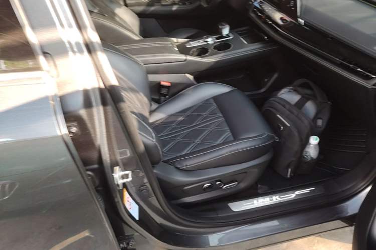 Used CHANGAN UNI-K iDD 2023 Smart Electric iDD 1.5T 135km Smart Leading Model Right Front Seat