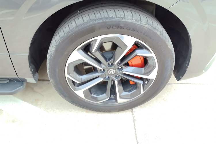 Used CHANGAN UNI-K iDD 2023 Zhidian iDD 1.5T 135km Smart & Fun Model Right Front Wheel Hub