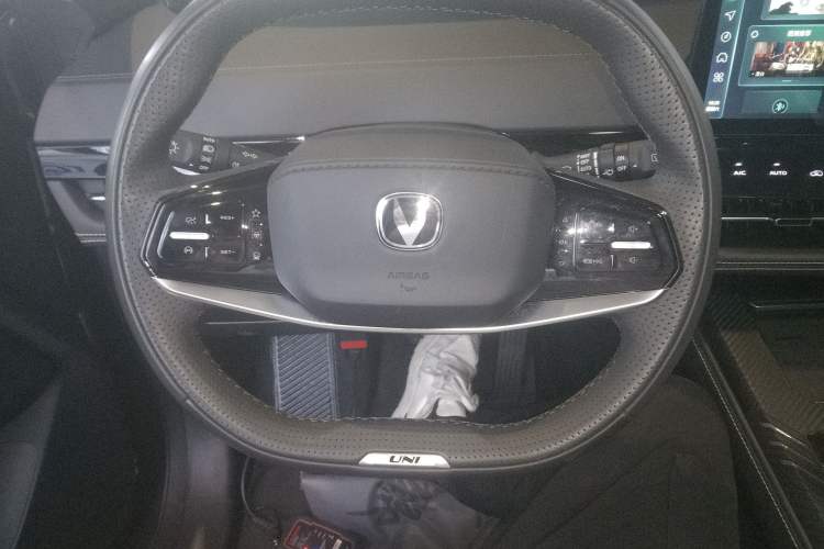 Used CHANGAN UNI-K iDD 2023 Zhidian iDD 1.5T 135km Smart & Fun Model Steering Wheel