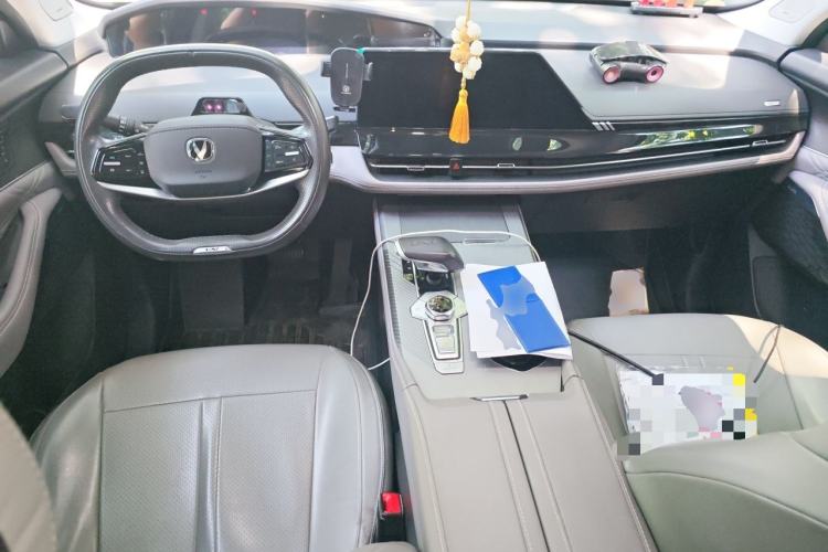Used CHANGAN UNI-K iDD 2023 Smart Electric iDD 1.5T 135km Smart Leading Model Center Console