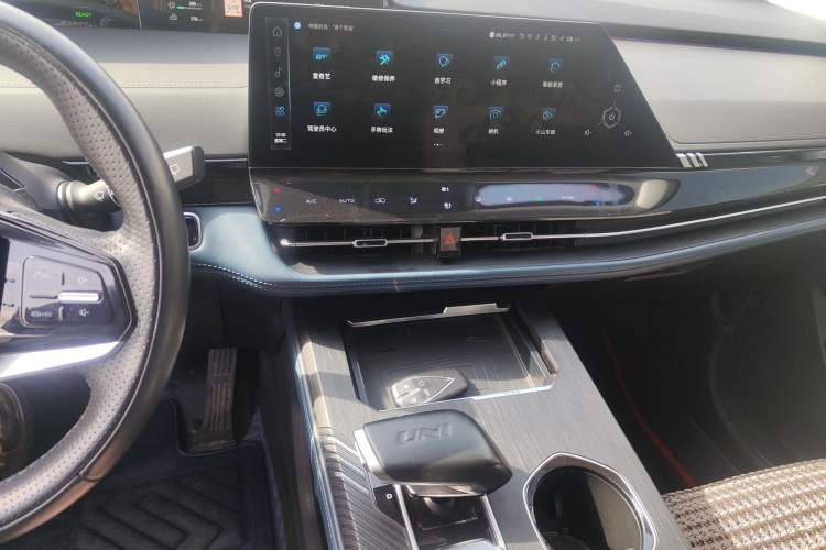 Used CHANGAN UNI-K iDD 2023 Smart Electric iDD 1.5T 135km Smart Leading Model Audio And AC Panel