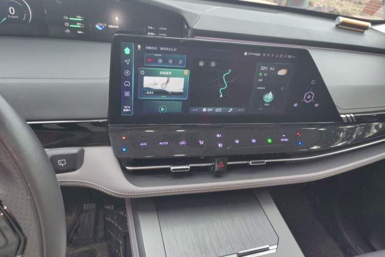 Used CHANGAN UNI-K iDD 2023 Smart Electric iDD 1.5T 135km Smart Leading Model Audio And AC Panel