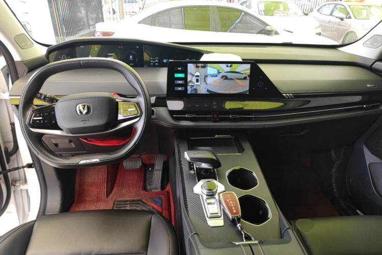 Used CHANGAN UNI-K iDD 2023 Zhidian iDD 1.5T 135km Smart & Fun Model Center Console