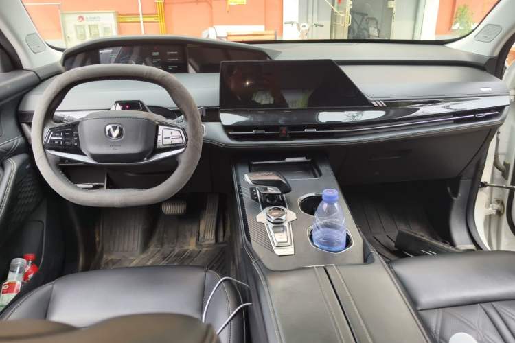 Used CHANGAN UNI-K iDD 2023 Smart Electric iDD 1.5T 135km Smart Leading Model Center Console
