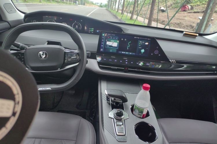 Used CHANGAN UNI-K iDD 2023 Smart Electric iDD 1.5T 135km Smart Leading Model Center Console
