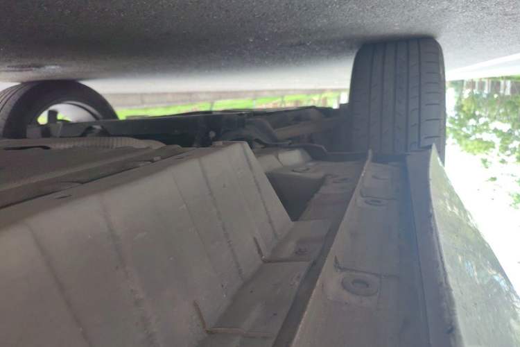Used CHANGAN UNI-K iDD 2023 Smart Electric iDD 1.5T 135km Smart Leading Model Chassis Front Left