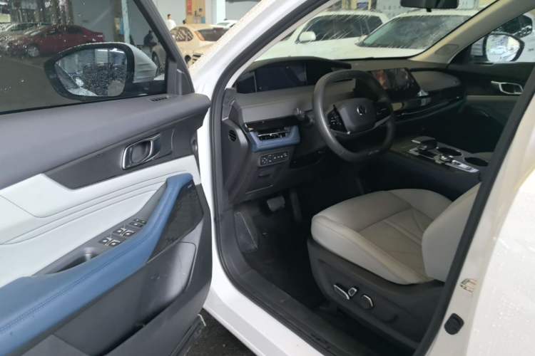 Used CHANGAN UNI-K iDD 2023 Zhidian iDD 1.5T 135km Smart & Fun Model Driver Seat