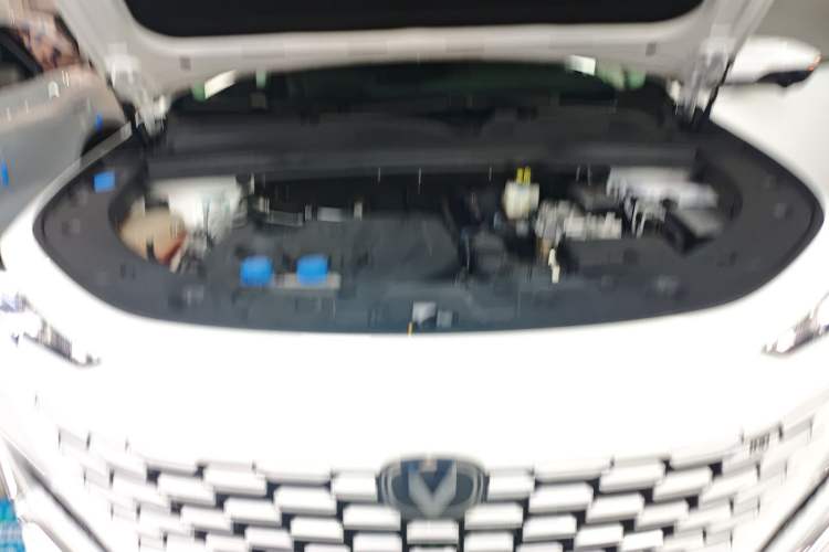 Used CHANGAN UNI-K iDD 2023 Zhidian iDD 1.5T 135km Smart & Fun Model Engine Bay