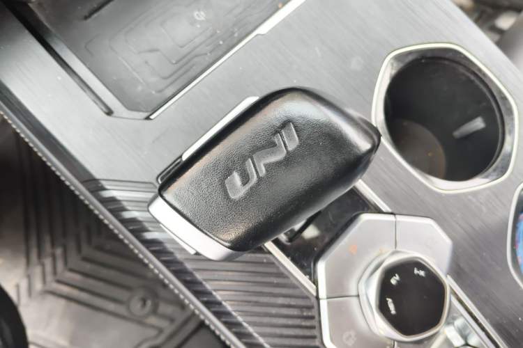 Used CHANGAN UNI-K iDD 2023 Smart Electric iDD 1.5T 135km Smart Leading Model Gear Lever