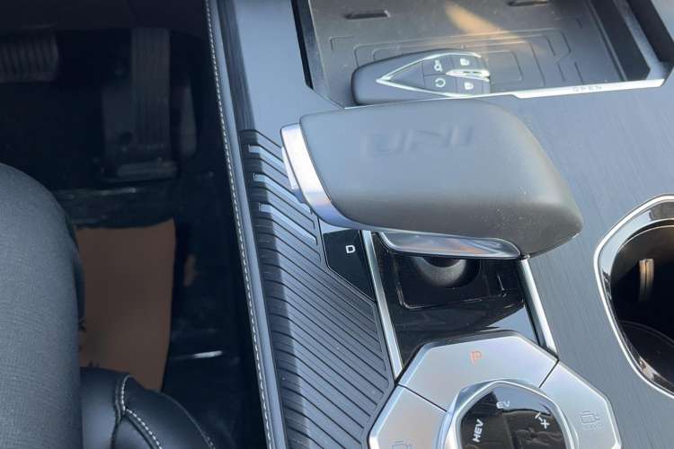 Used CHANGAN UNI-K iDD 2023 Zhidian iDD 1.5T 135km Smart & Fun Model Gear Lever