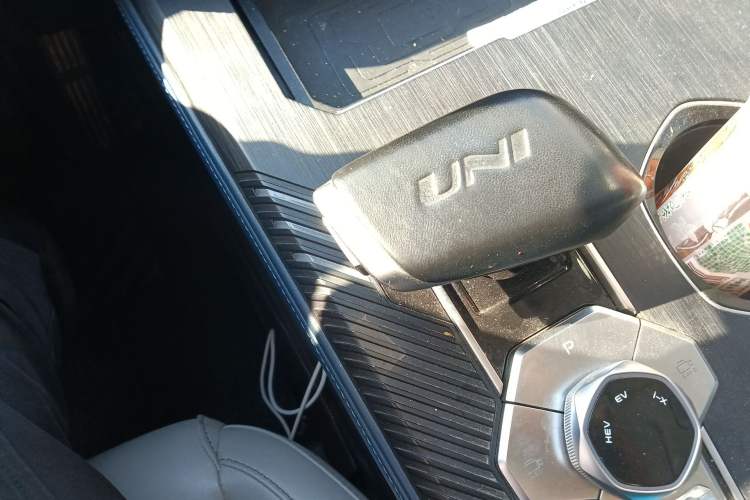 Used CHANGAN UNI-K iDD 2023 Smart Electric iDD 1.5T 135km Smart Leading Model Gear Lever