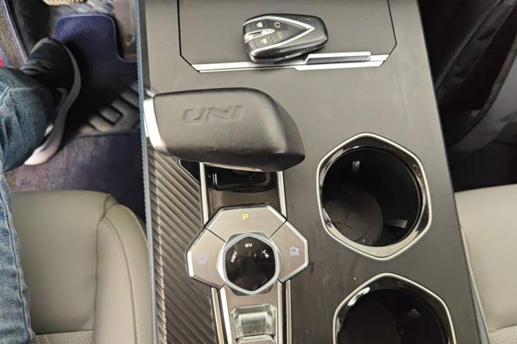Used CHANGAN UNI-K iDD 2023 Smart Electric iDD 1.5T 135km Smart Leading Model Gear Lever