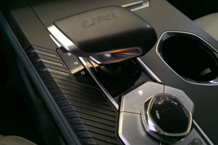 Used CHANGAN UNI-K iDD 2023 Zhidian iDD 1.5T 135km Smart & Fun Model Gear Lever