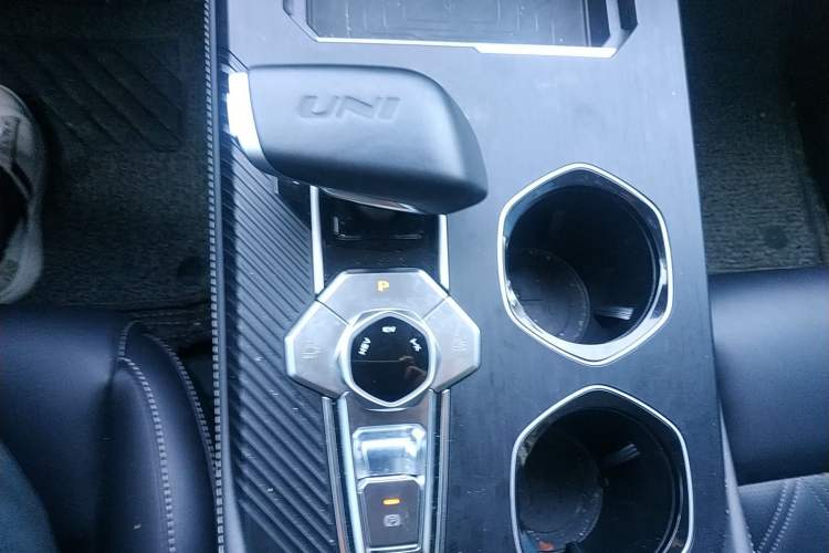 Used CHANGAN UNI-K iDD 2023 Smart Electric iDD 1.5T 135km Smart Leading Model Gear Lever