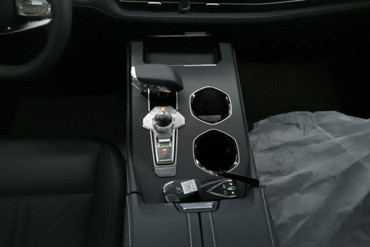 Used CHANGAN UNI-K iDD 2023 Zhidian iDD 1.5T 135km Smart & Fun Model Gear Lever