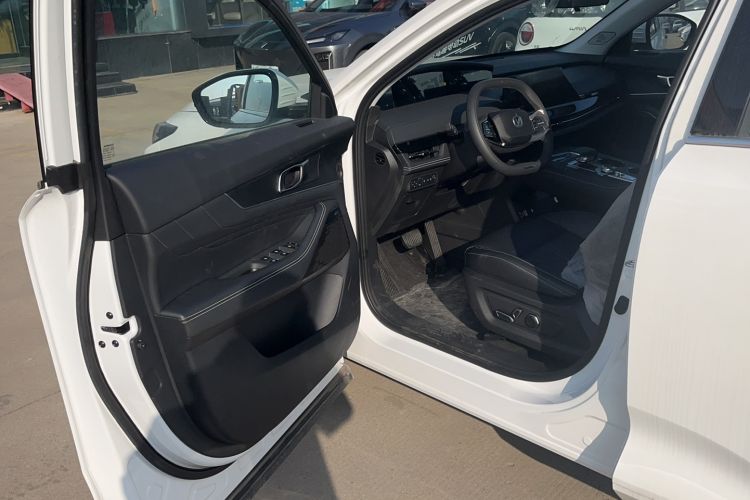 Used CHANGAN UNI-K iDD 2023 Zhidian iDD 1.5T 135km Smart & Fun Model Interior 2
