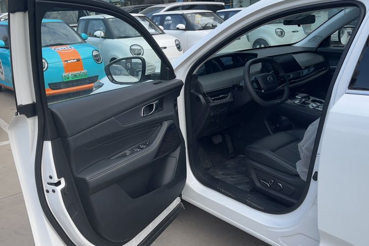 Used CHANGAN UNI-K iDD 2023 Zhidian iDD 1.5T 135km Smart & Fun Model Interior 2