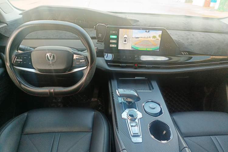 Used CHANGAN UNI-K iDD 2023 Zhidian iDD 1.5T 135km Smart & Fun Model Interior 3