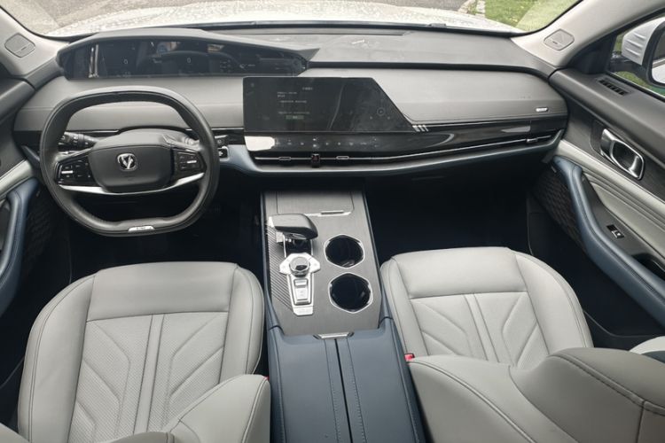 Used CHANGAN UNI-K iDD 2023 Zhidian iDD 1.5T 135km Smart & Fun Model Interior 3