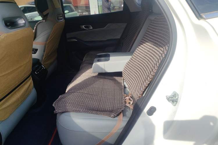 Used CHANGAN UNI-K iDD 2023 Smart Electric iDD 1.5T 135km Smart Leading Model Left Rear Seat