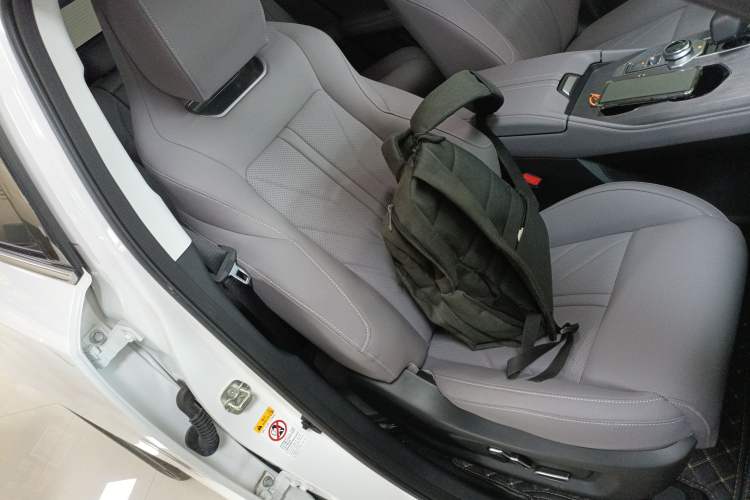 Used CHANGAN UNI-K iDD 2023 Zhidian iDD 1.5T 135km Smart & Fun Model Right Front Seat