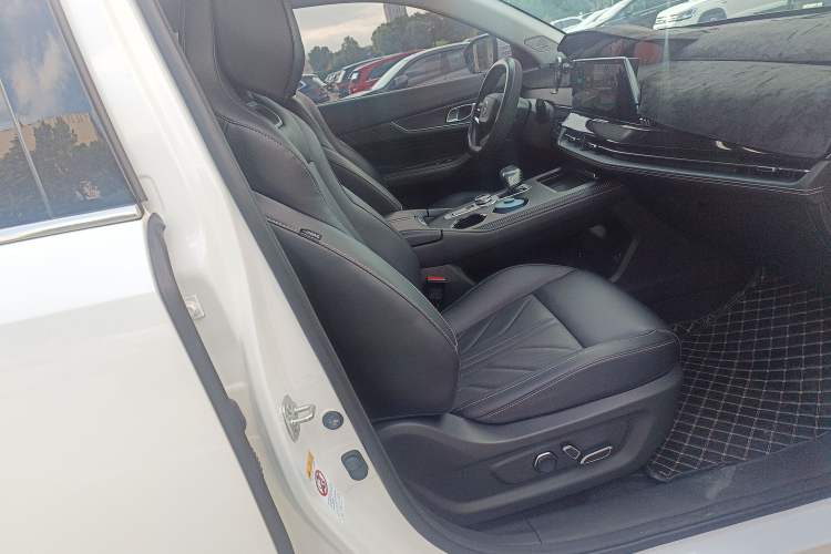 Used CHANGAN UNI-K iDD 2023 Zhidian iDD 1.5T 135km Smart & Fun Model Right Front Seat
