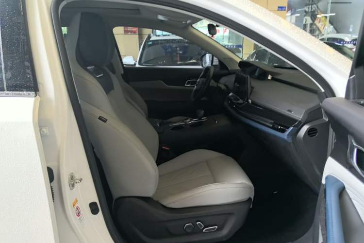 Used CHANGAN UNI-K iDD 2023 Zhidian iDD 1.5T 135km Smart & Fun Model Right Front Seat