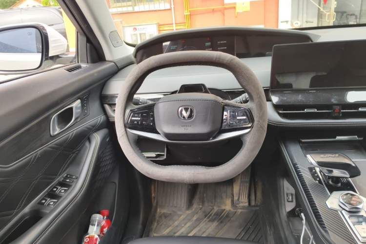 Used CHANGAN UNI-K iDD 2023 Smart Electric iDD 1.5T 135km Smart Leading Model Steering Wheel