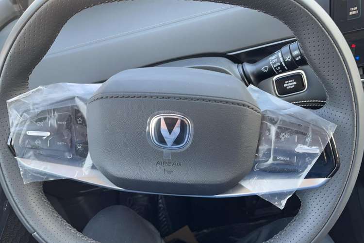 Used CHANGAN UNI-K iDD 2023 Zhidian iDD 1.5T 135km Smart & Fun Model Steering Wheel