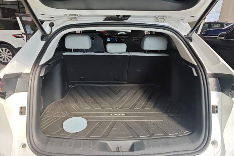 Used CHANGAN UNI-K iDD 2023 Smart Electric iDD 1.5T 135km Smart Leading Model Trunk