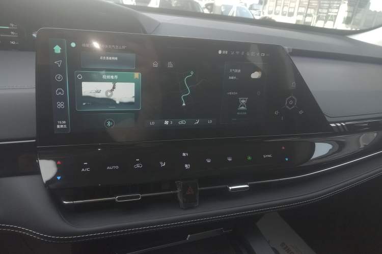 Used CHANGAN UNI-K iDD 2024 ZhiDian iDD 1.5T 135km Smart Leading Model Audio And AC Panel